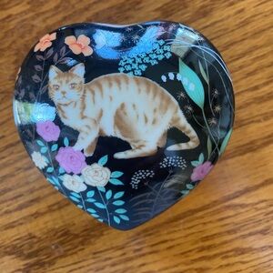 80’s Vintage Heart Shaped Cat/Floral Motif Porcelain Lidded Trinket Dish…